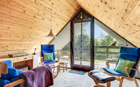 Paale - 200M to the Fjord: Möbel, Interior Design, Flooring, Holz, Fussboden, Decke, Holzboden, Stuhl, Tabelle, Beleuchtung