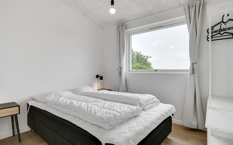 Aatami - 500M from the Sea: Schlafzimmer, Bett, Decke, Interior Design, Bedding, Bettdecke, Flooring, Fussboden, Bettrahmen, Zimmer