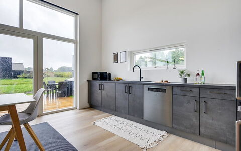 Aatami - 500M from the Sea: Flooring, Küche, Interior Design, Countertop, Fussboden, Cabinetry, Holzboden, Haushaltsgerät, Küchengerät, Hartholz