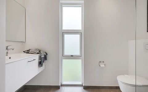 Aatami - 500M from the Sea: Flooring, Wand, Badezimmer, Interior Design, Fussboden, Armatur, Decke, Toilette, Beleuchtung, Installation