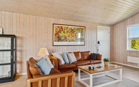Gerhild - 300M from the Sea: Möbel, Interior Design, Flooring, Holz, Couch, Decke, Fussboden, Wohnzimmer, Zimmer, Holzboden