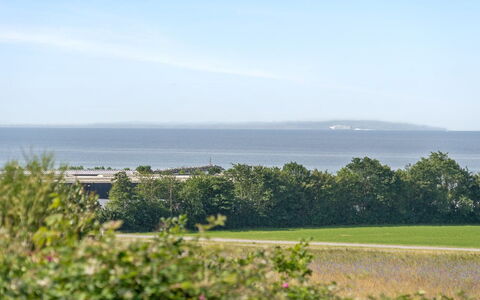 Drine - 700M from the Sea: Die Architektur, Dach, Zuhause, Verbundwerkstoff, Daylighting, Abstellgleis, Auffahrt