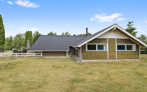 Dedo - 300M from the Sea: Dach, Haus, Grundstueck, Zuhause, Hütte, Estate, Gartenbauten, Schatten, Blockhaus, Landscaping