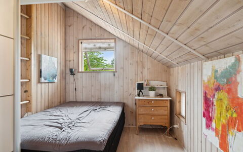 Stefani - 1Km from the Sea: Holz, Schlafzimmer, Decke, Interior Design, Flooring, Fussboden, Möbel, Zimmer, Bett, Beleuchtung