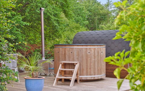 Stefani - 1Km from the Sea: Holz, Verbundwerkstoff, Garten, Holzbeize, Deck, Hartholz, Hinterhof, Blumentopf, Garten, Design