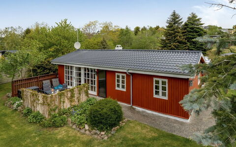 Vian - 200M from the Sea: Holz, Haus, Dach, Hütte, Strauch, Zuhause, Garten, Abstellgleis, Gartenbauten