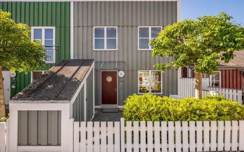 Milo - 5M from the Sea: Garten, Abstellgleis, Farbe, Garten, Landscaping, Design, Hinterhof, Zaun, Home Fechten, Lattenzaun