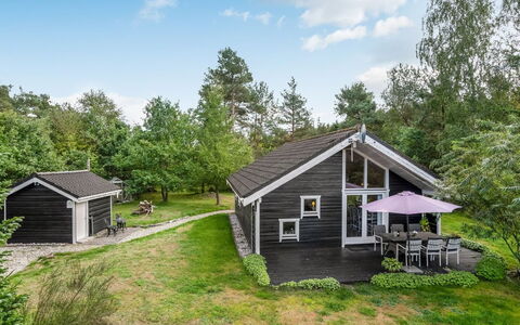 Fiallar - 7.5Km from the Sea: Wohngebiet, Dach, Vorort, Auffahrt, Estate, Kamin