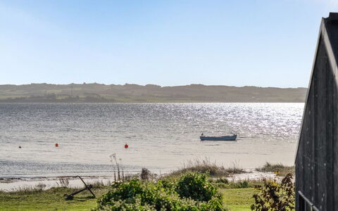Gudserk - 50M from the Sea: Schwimmbad, Gartenmöbel, Möbel, Resort, Flagstone, Eco Hotel, Schatten, Stuhl, Freizeit, Estate