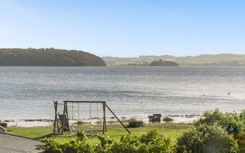 Gudserk - 50M from the Sea: Schwimmbad, Gartenmöbel, Möbel, Resort, Flagstone, Eco Hotel, Schatten, Stuhl, Freizeit, Estate