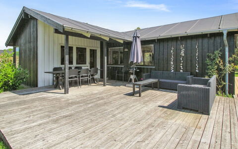 Nette - 300M from the Sea: Möbel, Interior Design, Flooring, Holz, Fussboden, Decke, Holzboden, Stuhl, Tabelle, Beleuchtung