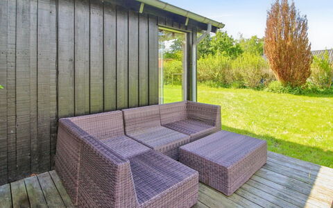 Nette - 300M from the Sea: Möbel, Interior Design, Flooring, Holz, Fussboden, Decke, Holzboden, Stuhl, Tabelle, Beleuchtung