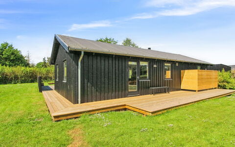 Nette - 300M from the Sea: Möbel, Interior Design, Flooring, Holz, Fussboden, Decke, Holzboden, Stuhl, Tabelle, Beleuchtung