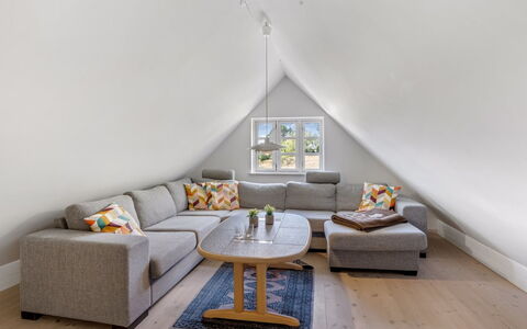 Eva - 1.5Km to the Fjord: Flooring, Interior Design, Möbel, Holz, Fussboden, Couch, Wohnzimmer, Zimmer, Beleuchtung, Zuhause