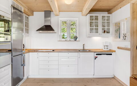 Eva - 1.5Km to the Fjord: Küche, Flooring, Holz, Countertop, Interior Design, Cabinetry, Küchengerät, Möbel, Decke, Major Appliance