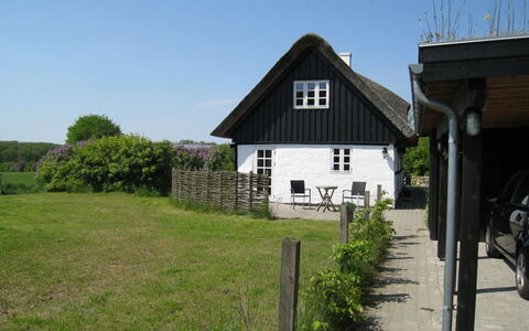 Eva - 1.5Km to the Fjord: Küche, Countertop, Küchengerät, Flooring, Cabinetry, Interior Design, Major Appliance, Fussboden, Zuhause, Möbel