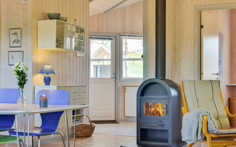 Raafael - 175M from the Sea: Flooring, Holz, Interior Design, Fussboden, Möbel, Decke, Zimmer, Wohnzimmer, Zuhause, Holzboden