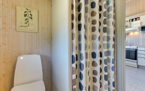 Raafael - 175M from the Sea: Holz, Flooring, Interior Design, Fussboden, Armatur, Badezimmer, Zimmer, Installation, Bad Sink, Sinken