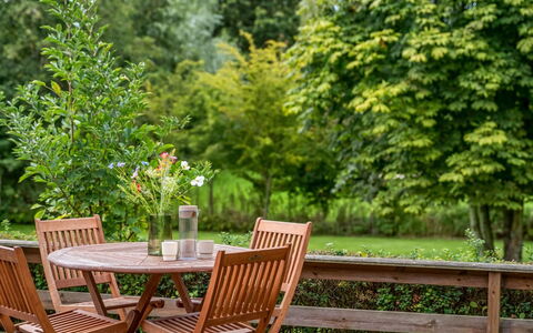 Hila - 900M from the Sea: Möbel, Grün, Gartenmöbel, Holz, Tabelle, Tisch Im Freien, Garten, Stuhl, Holzbeize, Hartholz