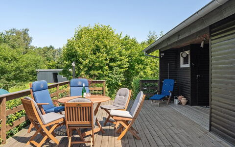 Hila - 900M from the Sea: Wohngebiet, Dach, Vorort, Auffahrt, Estate, Kamin