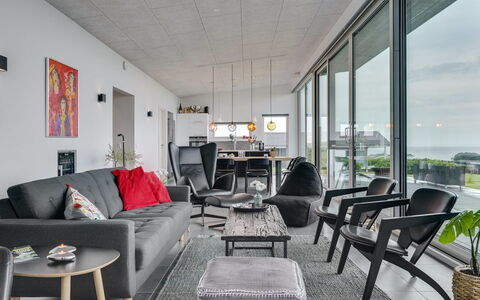 Alyna - 200M from the Sea: Möbel, Interior Design, Flooring, Fussboden, Stuhl, Couch, Decke, Wohnzimmer, Holz, Zimmer