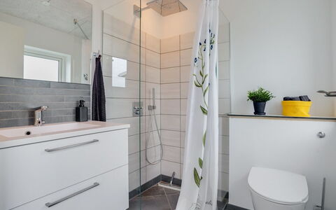 Alyna - 200M from the Sea: Flooring, Armatur, Badezimmer, Interior Design, Fussboden, Badezimmerschrank, Installation, Zapfhahn, Sinken, Fliese