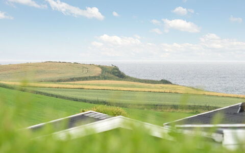 Alyna - 200M from the Sea: Himmel, Blau, Grün, Gras, Horizont, Natürliche Landschaft, Wiese, Ökoregion, Landschaft, Grundstueck
