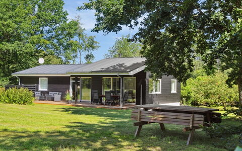 Teodora - 450M from the Sea: Die Architektur, Dach, Zuhause, Verbundwerkstoff, Daylighting, Abstellgleis, Auffahrt