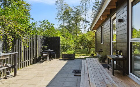 Teodora - 450M from the Sea: Die Architektur, Dach, Zuhause, Verbundwerkstoff, Daylighting, Abstellgleis, Auffahrt