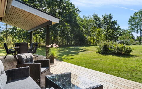 Teodora - 450M from the Sea: Die Architektur, Dach, Zuhause, Verbundwerkstoff, Daylighting, Abstellgleis, Auffahrt
