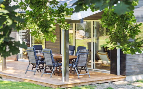 Teodora - 450M from the Sea: Die Architektur, Dach, Zuhause, Verbundwerkstoff, Daylighting, Abstellgleis, Auffahrt