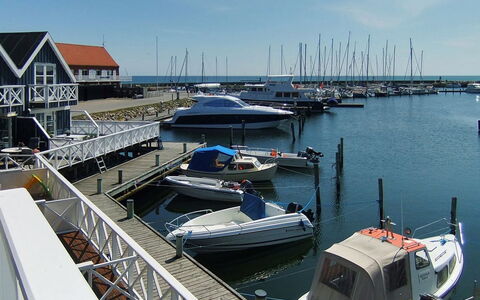Knud - 2M from the Sea: Dach, Haus, Grundstueck, Zuhause, Hütte, Estate, Gartenbauten, Schatten, Blockhaus, Landscaping