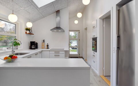 Alrike - 850M from the Sea: Küche, Countertop, Interior Design, Küchengerät, Light Fixture, Wand, Flooring, Decke, Holz, Major Appliance
