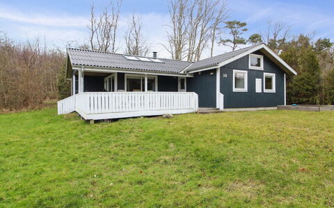 Iris - 300M from the Sea: Dach, Haus, Zuhause, Hütte, Tür, Abstellgleis, Deck, Veranda, Planke, Hartholz
