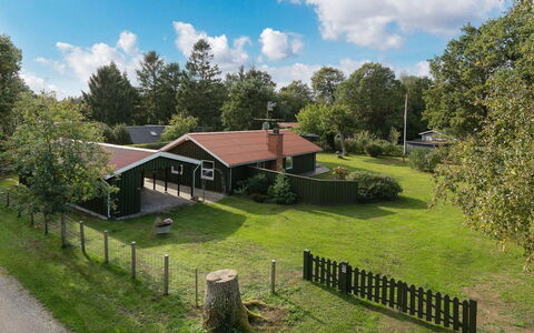 Hermand - 700M from the Sea: Gras, Haus, Zuhause, Hütte, Dach, Ländliches Gebiet, Rasen, Garten, Bauernhaus
