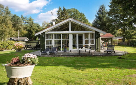Hermand - 700M from the Sea: Veranda, Haus, Hütte, Zuhause, Dach, Estate, Tür, Gartenbauten, Garten, Abstellgleis