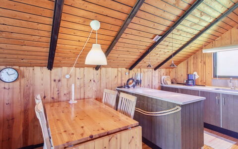 Melba - 8Km from the Sea: Blau, Strauch, Hütte, Ground, Garten, Estate, Schatten, Landscaping, Bauernhaus, Eco Hotel