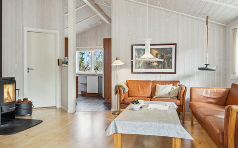 Ros - 350M from the Sea: Holz, Interior Design, Decke, Möbel, Flooring, Zuhause, Wohnzimmer, Fussboden, Zimmer, Holzboden