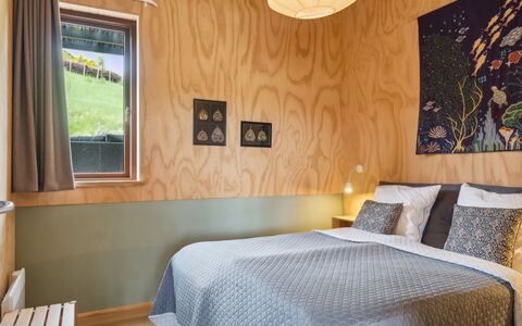 Eila - 400M from the Sea: Interior Design, Schlafzimmer, Holz, Bettdecke, Bett, Möbel, Fussboden, Flooring, Bedding, Decke