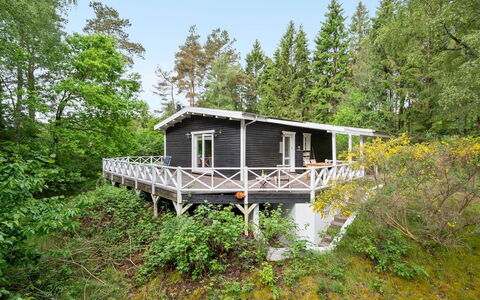 Belenda: Schwimmbad, Gartenmöbel, Möbel, Resort, Flagstone, Eco Hotel, Schatten, Stuhl, Freizeit, Estate
