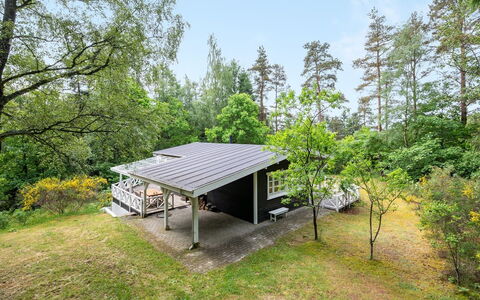 Belenda: Schwimmbad, Gartenmöbel, Möbel, Resort, Flagstone, Eco Hotel, Schatten, Stuhl, Freizeit, Estate
