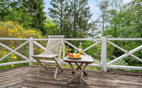 Belenda: Schwimmbad, Gartenmöbel, Möbel, Resort, Flagstone, Eco Hotel, Schatten, Stuhl, Freizeit, Estate