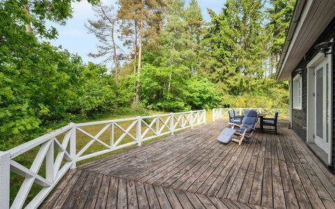 Belenda: Schwimmbad, Gartenmöbel, Möbel, Resort, Flagstone, Eco Hotel, Schatten, Stuhl, Freizeit, Estate