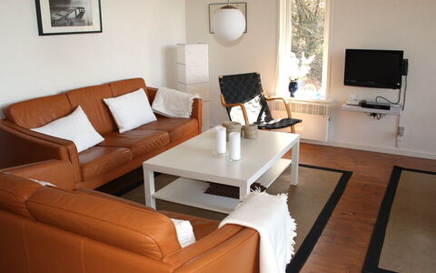 Piia - 800M from the Sea: Möbel, Couch, Interior Design, Flooring, Fussboden, Holz, Wohnzimmer, Wohnung, Zuhause, Zimmer
