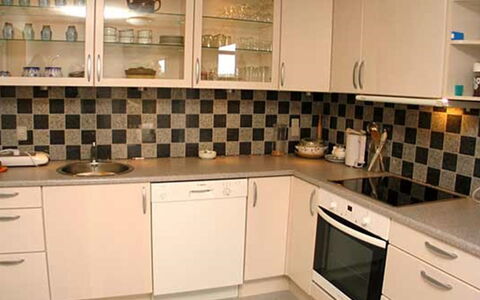 Piia - 800M from the Sea: Küche, Countertop, Küchengerät, Cabinetry, Major Appliance, Interior Design, Möbel, Flooring, Schrank, Herd