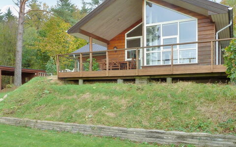 Piia - 800M from the Sea: Holz, Veranda, Hütte, Zuhause, Tür, Hartholz, Abstellgleis, Deck, Estate, Gartenbauten