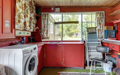 Teofan - 500M from the Sea: Holz, Interior Design, Flooring, Fussboden, Möbel, Decke, Zimmer, Major Appliance, Küche, Cabinetry