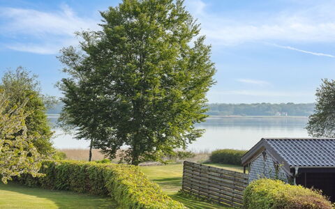 Bendine - 100M to the Fjord: Wohngebiet, Dach, Vorort, Auffahrt, Estate, Kamin
