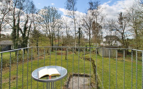 Bendine - 100M to the Fjord: Wohngebiet, Dach, Vorort, Auffahrt, Estate, Kamin