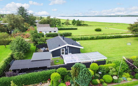 Ilya - 90M to the Fjord: Schwimmbad, Gartenmöbel, Möbel, Resort, Flagstone, Eco Hotel, Schatten, Stuhl, Freizeit, Estate